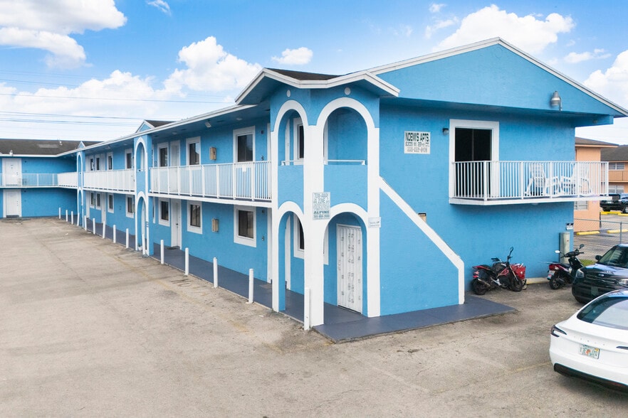 6305 W 22nd Ct, Hialeah, FL for sale - Building Photo - Image 2 of 35