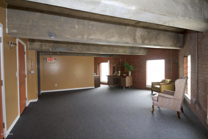 1051 S Wall St, Carbondale, IL à vendre - Photo intérieure - Image 3 de 16