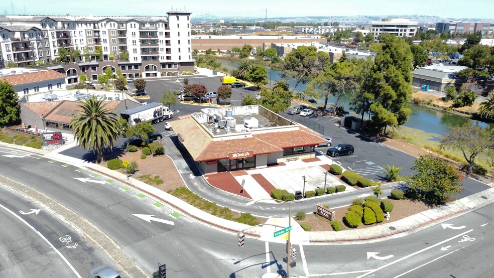 1001 Veterans Blvd, Redwood City, CA for lease - Building Photo - Image 1 of 4