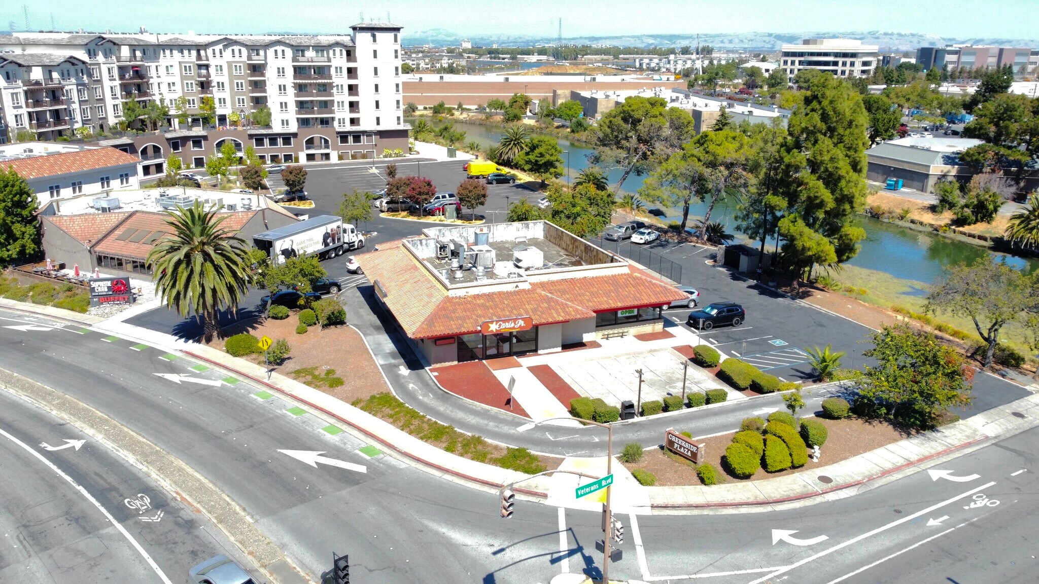 1001 Veterans Blvd, Redwood City, CA à louer Photo du bâtiment- Image 1 de 5