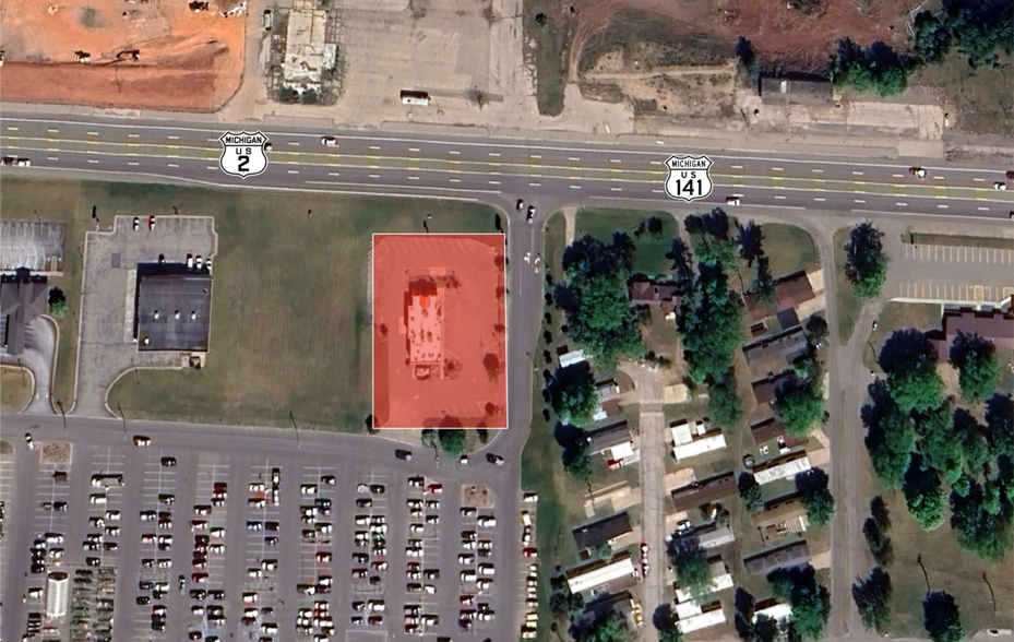 8133 US-2/141, Iron Mountain, MI for sale - Primary Photo - Image 1 of 2