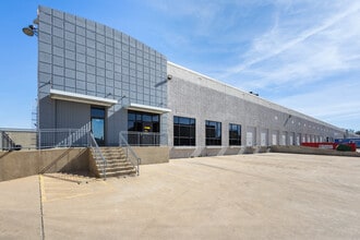 2600 McHale Ct, Austin, TX à louer Photo du bâtiment- Image 2 de 16