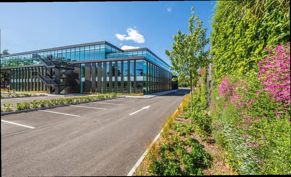 Roxborough Way, Maidenhead à louer - Photo du bâtiment - Image 3 de 12