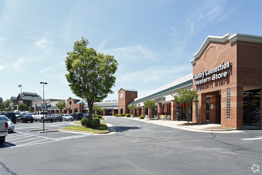 1801 N Harrison Ave, Cary, NC à louer - Photo du bâtiment - Image 2 de 3