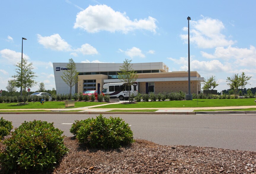 5576 Grove Blvd, Hoover, AL à louer - Photo du bâtiment - Image 2 de 11