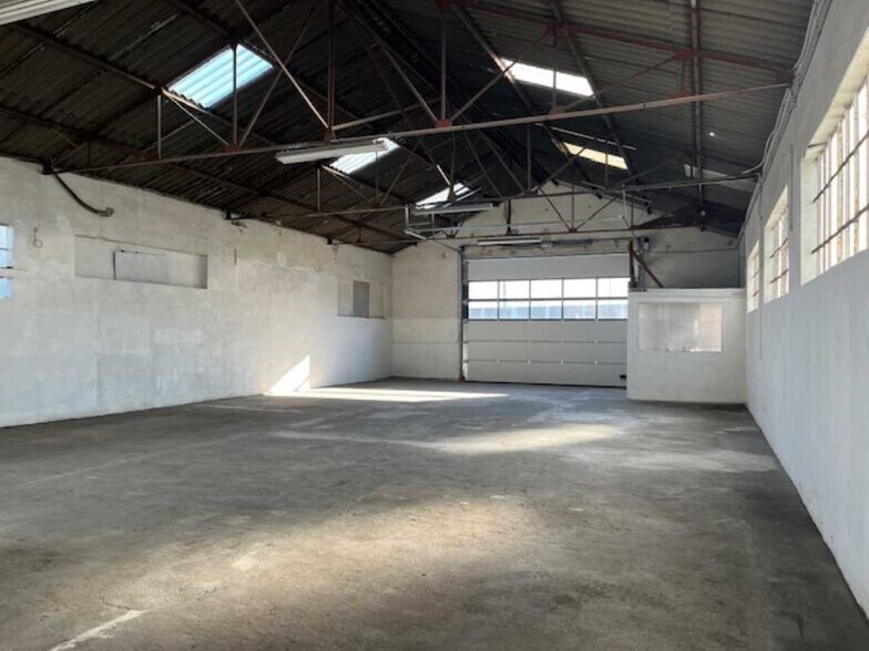 Avenue Du Bois - Vert, Portet-sur-Garonne for lease - Interior Photo - Image 3 of 5