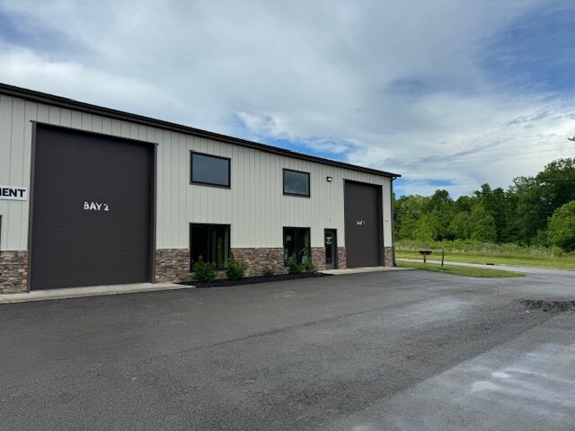 1020 D W Griffith Ln, La Grange, KY for lease Primary Photo- Image 1 of 9