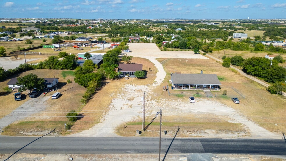 3464 County Road 100, Hutto, TX for lease - Building Photo - Image 2 of 14