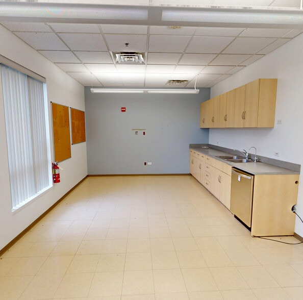 22102 N Pepper Rd, Lake Barrington, IL for lease - Interior Photo - Image 3 of 10