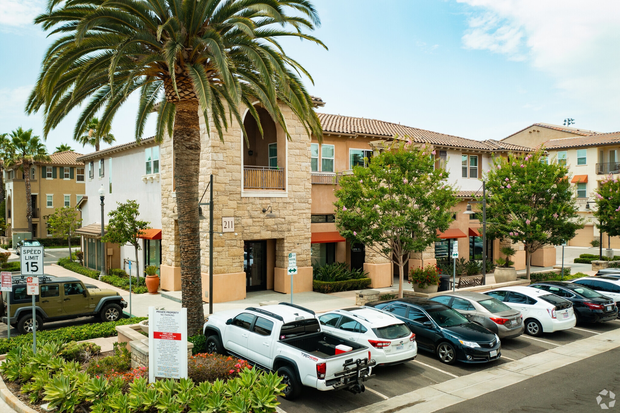 211 Village Commons Blvd, Camarillo, CA for lease Building Photo- Image 1 of 13