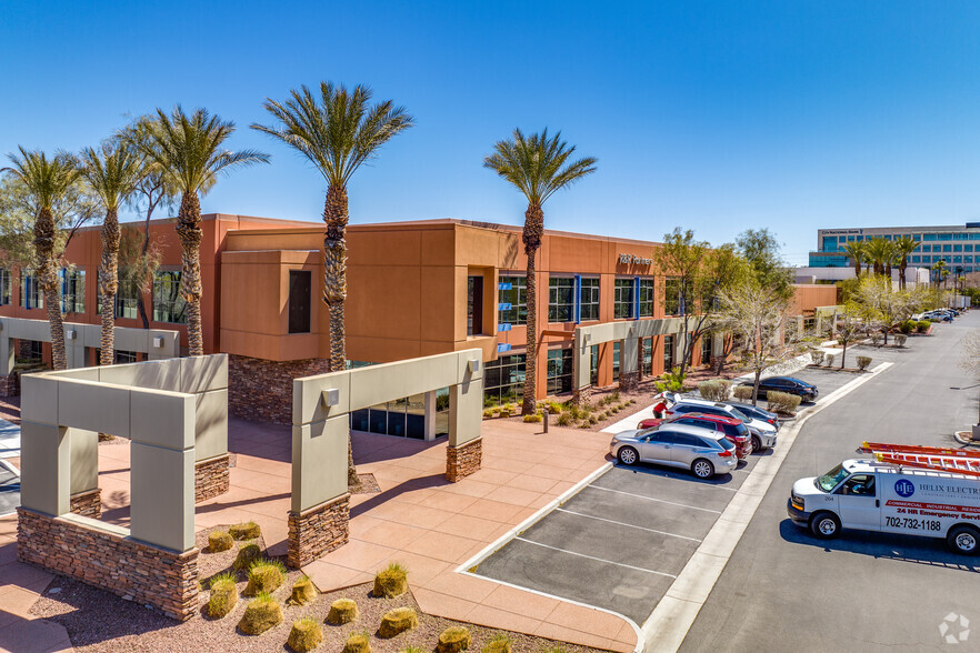 900 S Pavilion Center Dr, Las Vegas, NV for lease - Primary Photo - Image 1 of 16