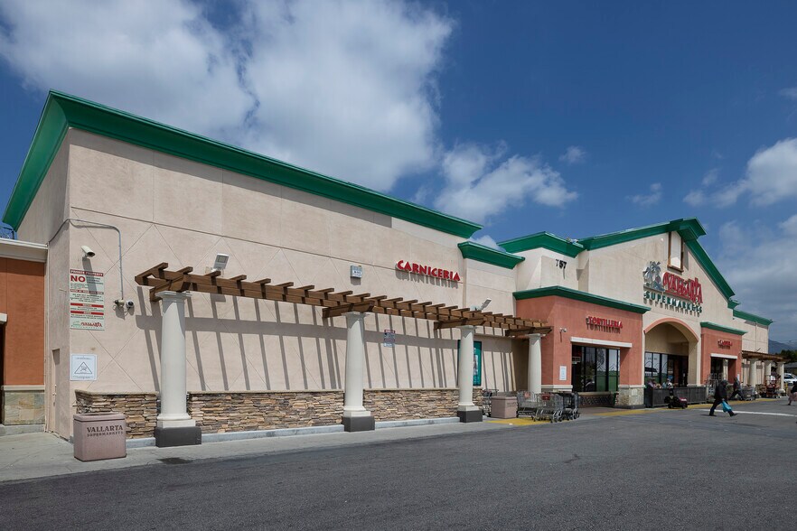 14701-14729 Rinaldi St, San Fernando, CA à louer - Photo du bâtiment - Image 1 de 24