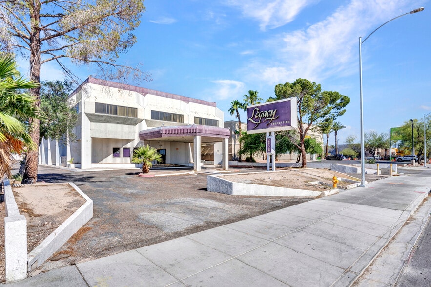 2929 S Maryland Pky, Las Vegas, NV à vendre - Photo du bâtiment - Image 2 de 25