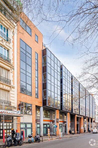 Flex dans Paris à louer - Photo du bâtiment - Image 3 de 3