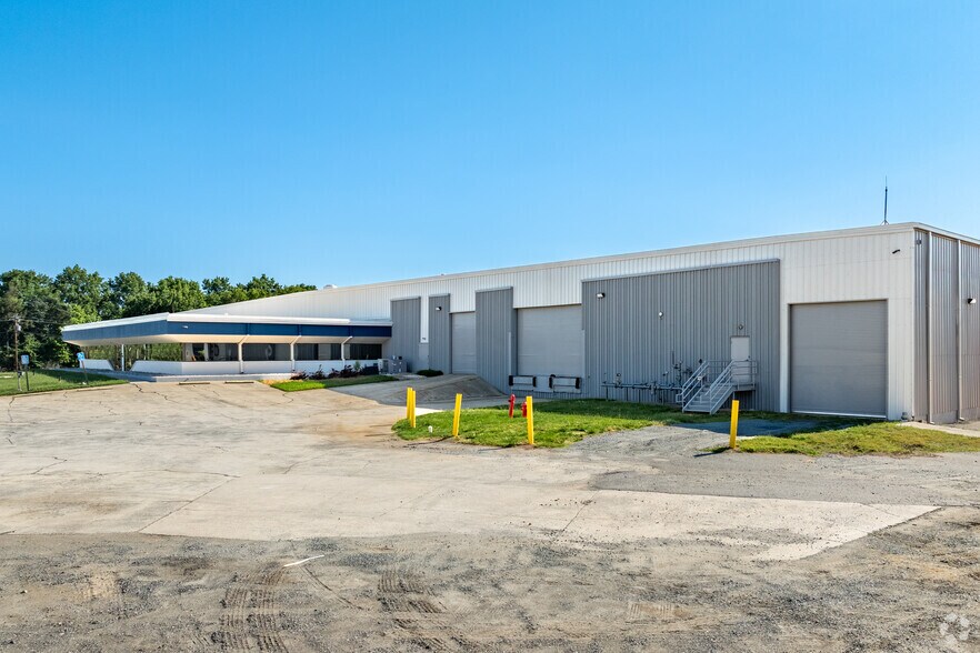 11707 Steele Creek Rd, Charlotte, NC à louer - Photo du bâtiment - Image 3 de 11