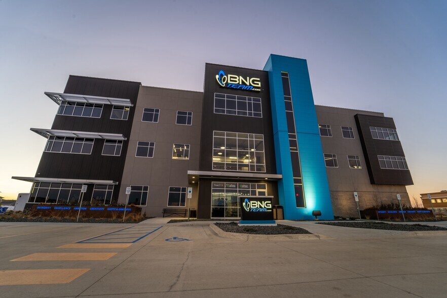 3285 47th St S, Fargo, ND à vendre - Photo principale - Image 2 de 22