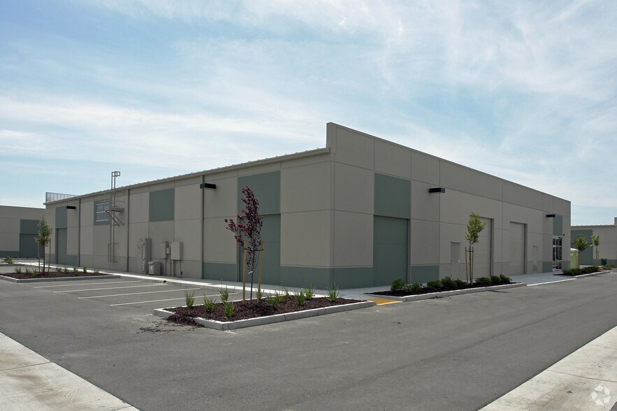 2745 Boeing Way, Stockton, CA à louer - Photo du bâtiment - Image 2 de 3