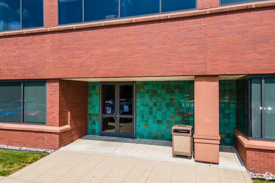 470 Norristown Rd, Blue Bell, PA à louer - Photo du bâtiment - Image 3 de 5