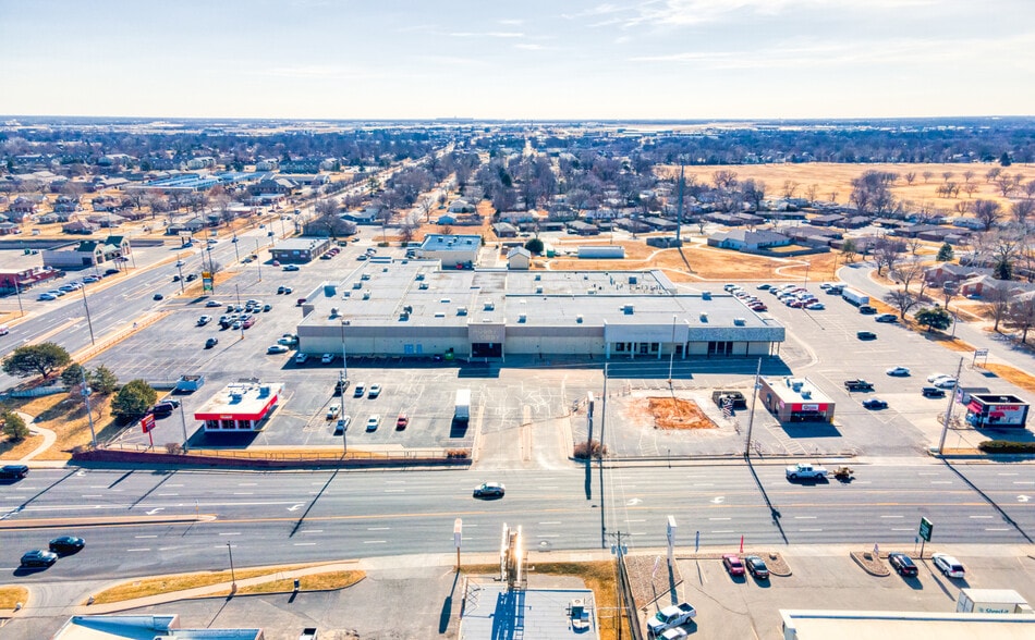 7393 W Central Ave, Wichita, KS for lease - Building Photo - Image 2 of 3