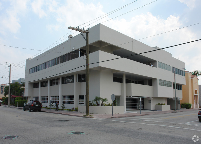 2100 Salzedo St, Coral Gables, FL for lease - Building Photo - Image 1 of 3