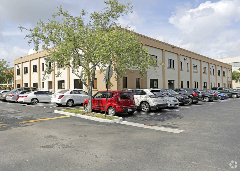 10631 N Kendall Dr, Miami, FL for lease - Building Photo - Image 2 of 4