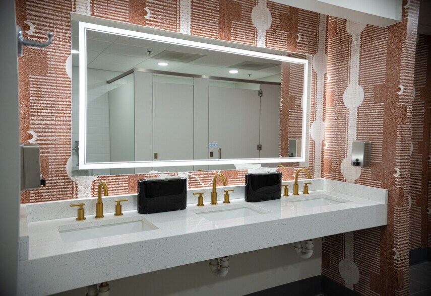 200 W Towsontown Blvd, Towson, MD à louer - Photo du bâtiment - Image 3 de 40