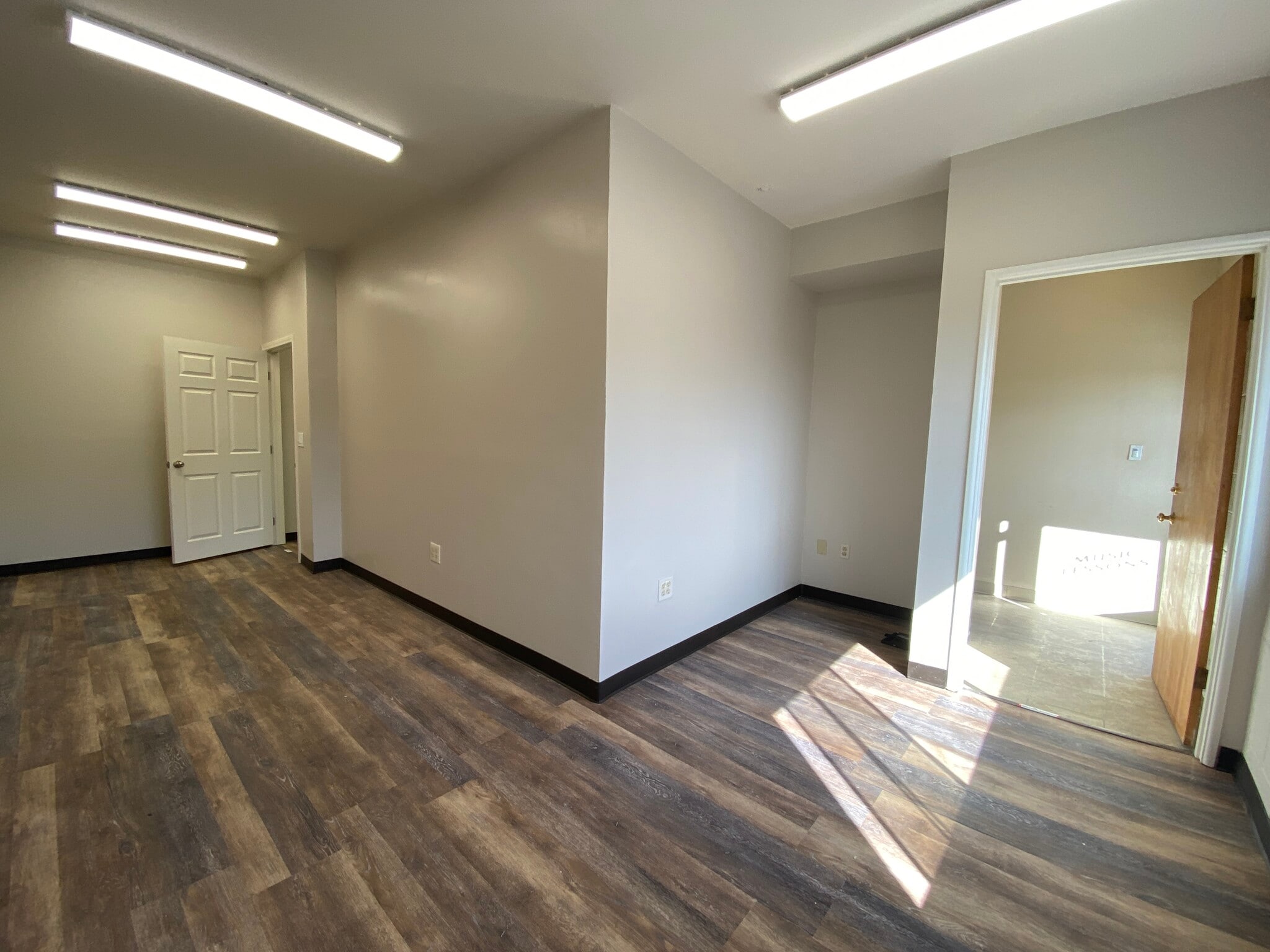 8415 La Mesa Blvd, La Mesa, CA for sale Interior Photo- Image 1 of 6