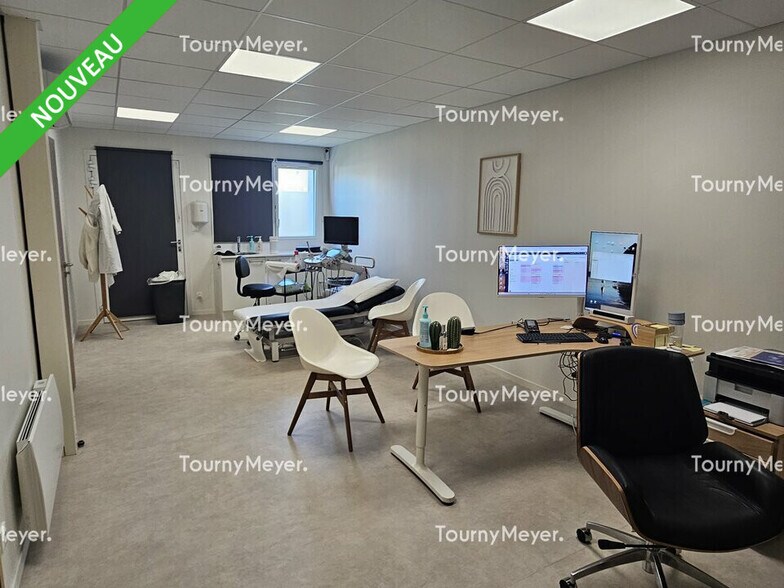 Office/Medical in Nouvoitou for lease - Interior Photo - Image 2 of 5