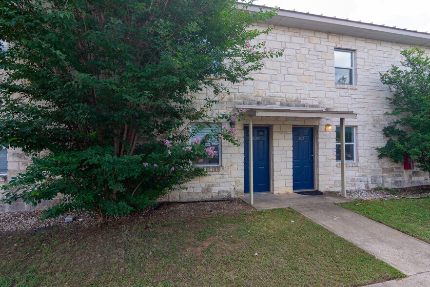 114 Scofield Ave, Johnson City, TX à vendre - Photo du bâtiment - Image 3 de 73
