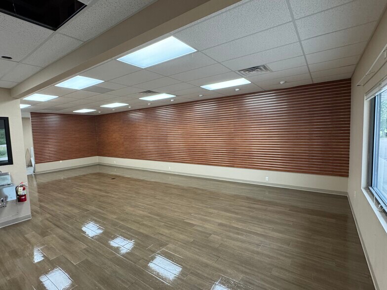 200 Golfview Rd, Cecil, WI à louer - Photo du bâtiment - Image 3 de 12