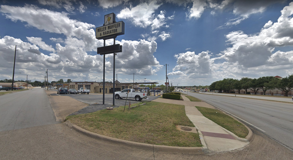 301 W Euless Blvd, Euless, TX for sale - Building Photo - Image 1 of 1