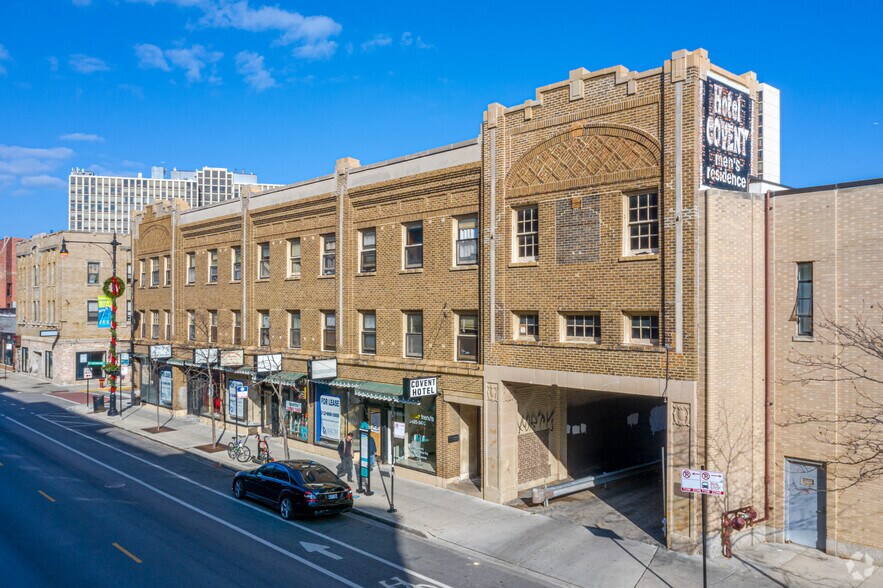 2653 N Clark St, Chicago, IL à louer - Photo du bâtiment - Image 3 de 7