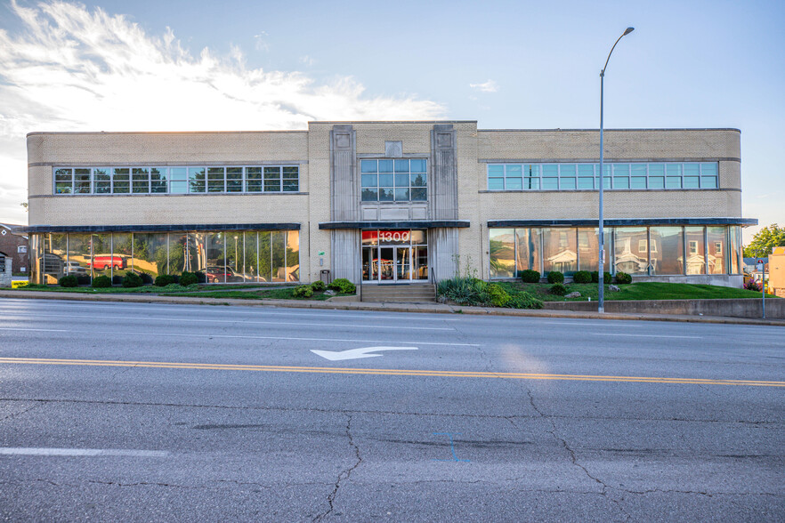 1300 Hampton Ave, Saint Louis, MO for lease - Building Photo - Image 1 of 7