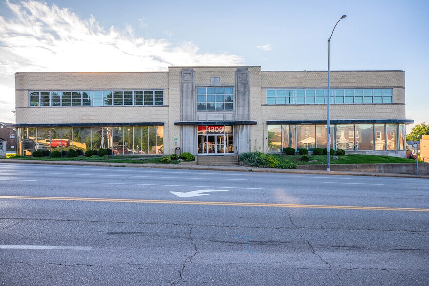 1300 Hampton Ave, Saint Louis, MO à louer - Photo du bâtiment - Image 1 de 13