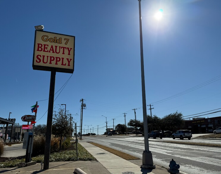 4344 S Hampton Rd, Dallas, TX à louer - Photo du bâtiment - Image 3 de 3