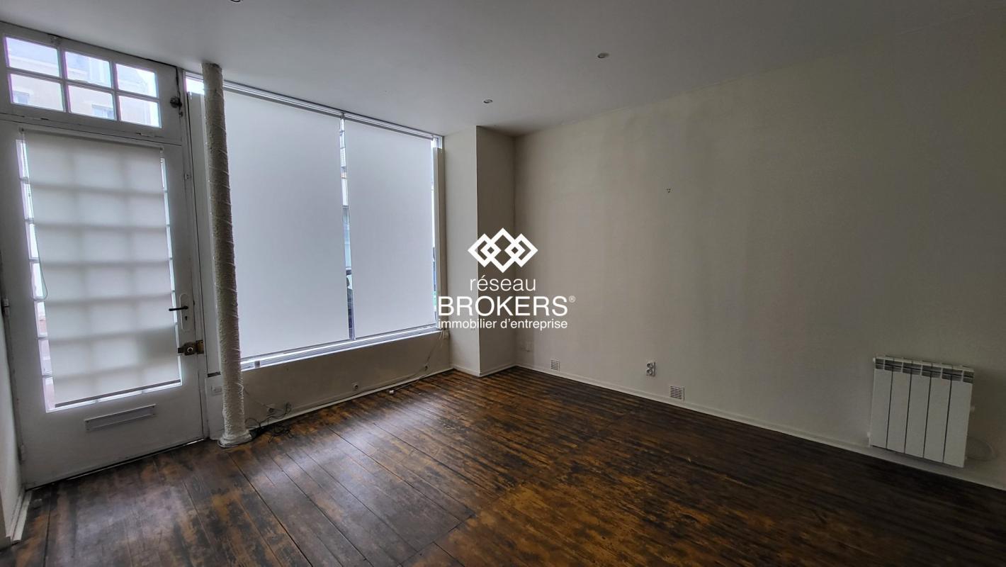 Retail in Le Havre for lease Interior Photo- Image 1 of 3
