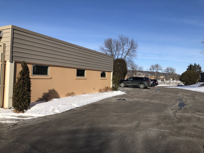 530 W Pleasant St, Mankato, MN for lease - Building Photo - Image 2 of 6