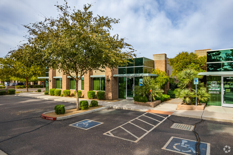 1450 W Guadalupe Rd, Gilbert, AZ for lease - Building Photo - Image 1 of 10