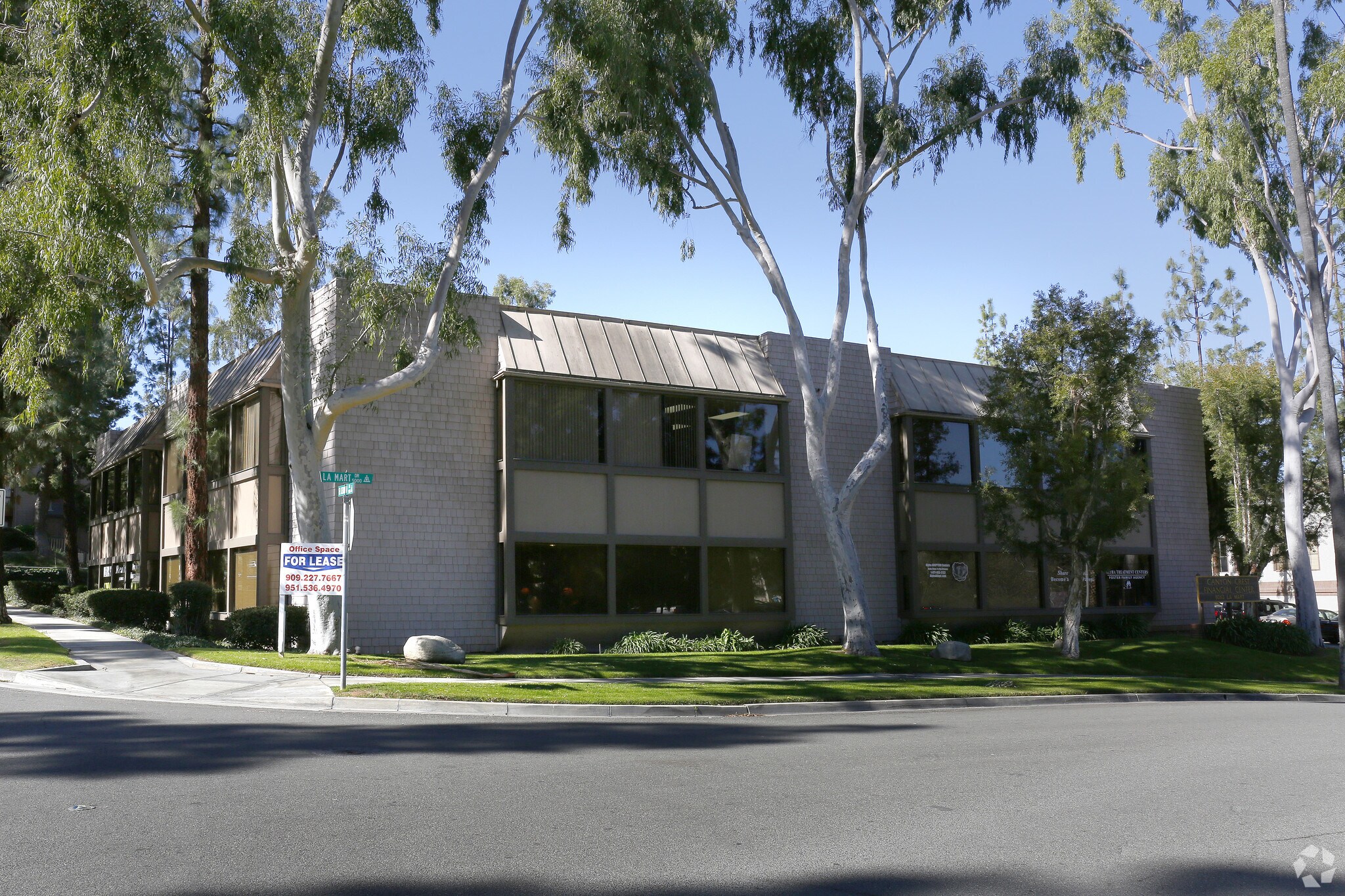 5053 La Mart Dr, Riverside, CA à vendre Photo principale- Image 1 de 32