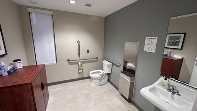 130 Park St SE, Vienna, VA for lease Interior Photo- Image 2 of 7