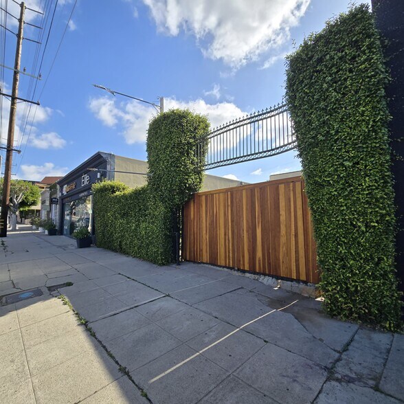 920 N La Cienega Blvd, Los Angeles, CA à louer - Photo du bâtiment - Image 2 de 4