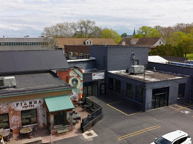 Plus de détails pour 840 University Ave, Rochester, NY - Bureau/Commerce de détail à louer