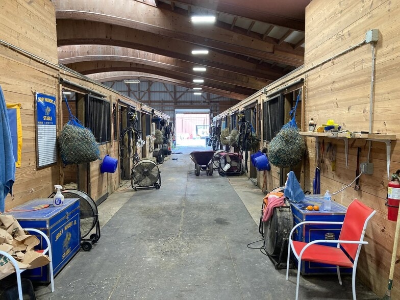 2442 N Creek Rd, Lake View, NY for sale - Building Photo - Image 2 of 13