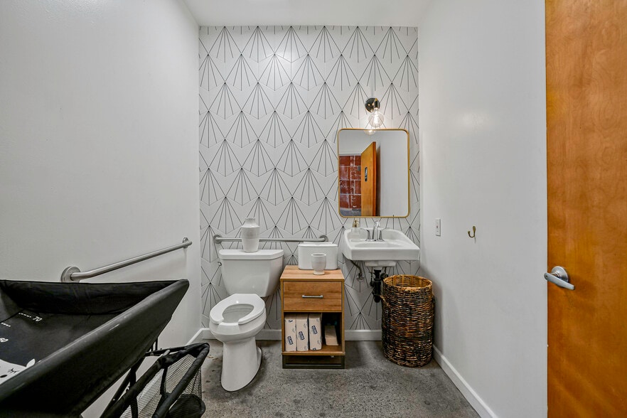 325 15th St, San Diego, CA for lease - Building Photo - Image 3 of 19