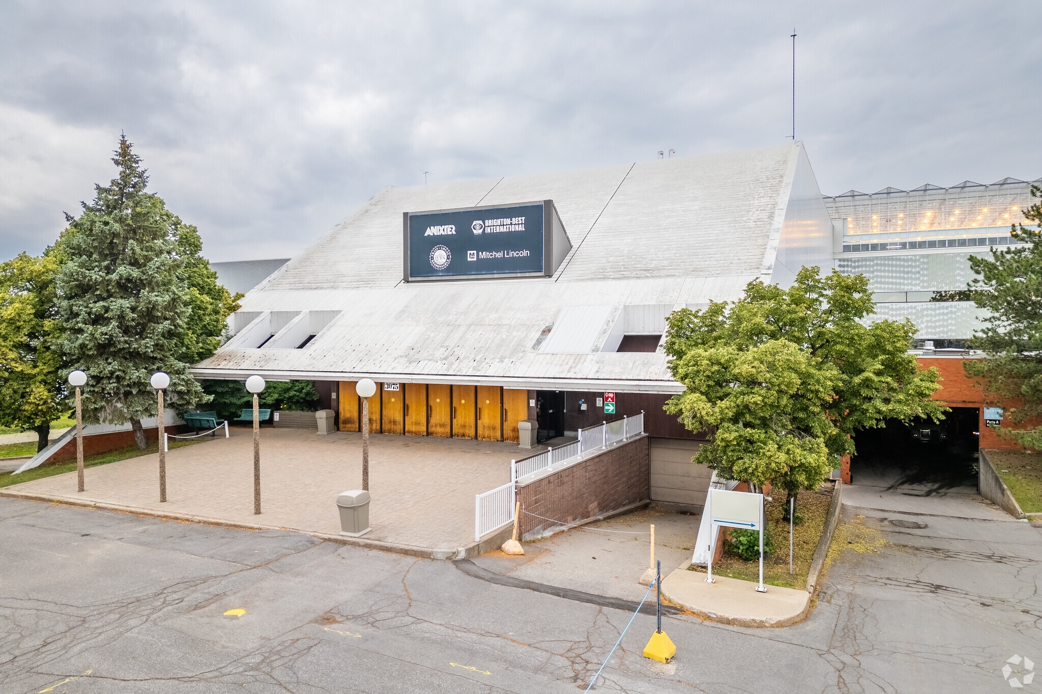 3031-3207 Boul Thimens, Saint-Laurent, QC for sale Building Photo- Image 1 of 8