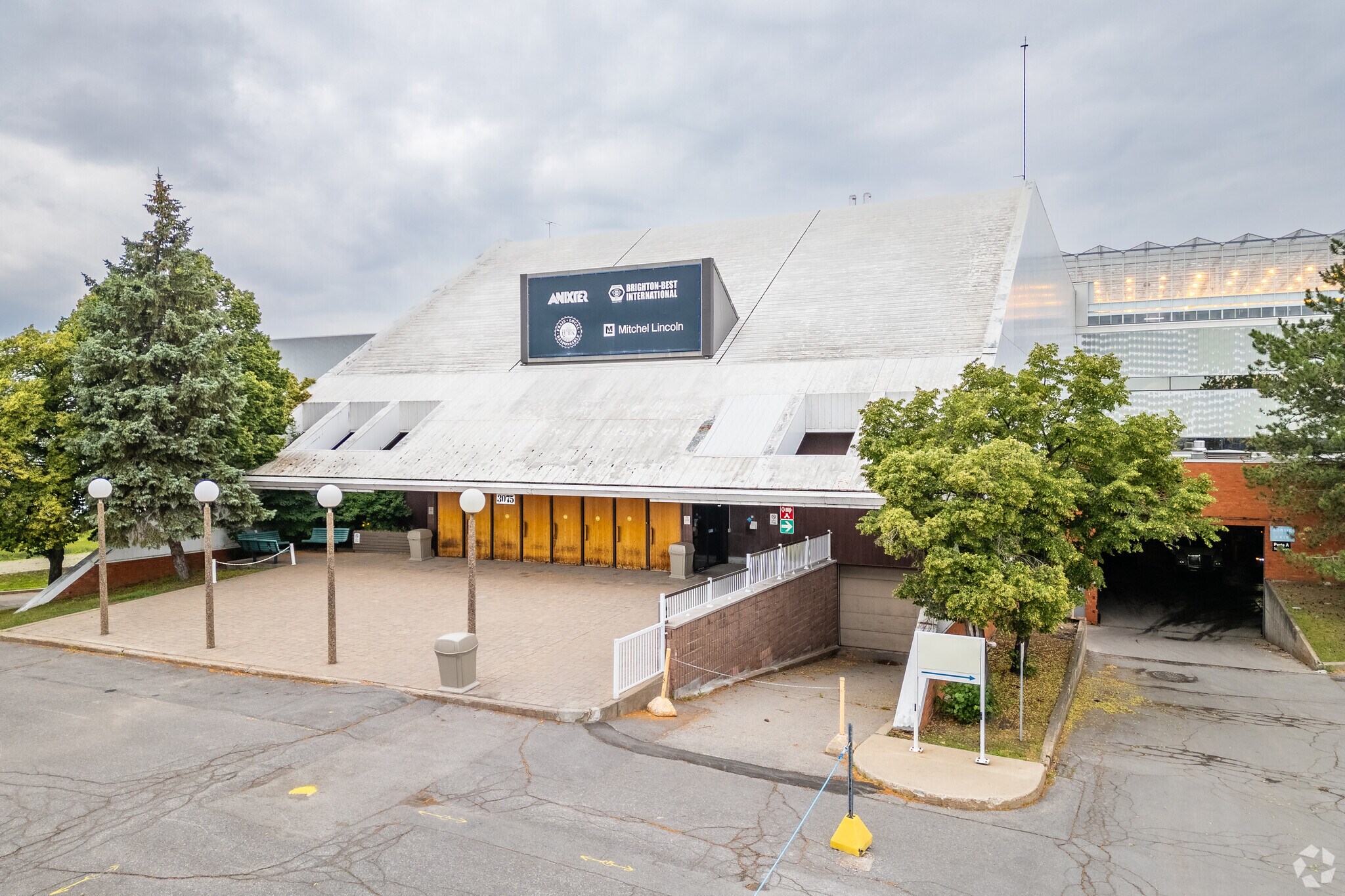 3031-3207 Boul Thimens, Saint-Laurent, QC à vendre Photo du bâtiment- Image 1 de 8