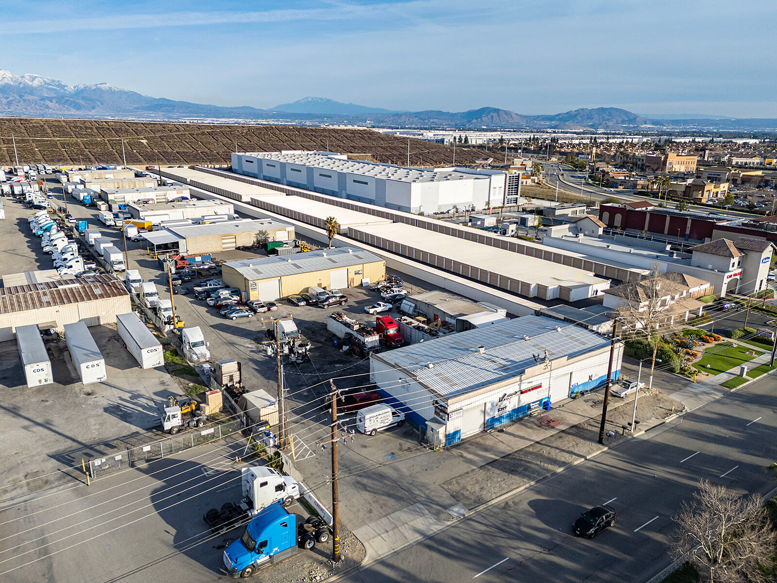 6183 Sierra Ave, Fontana, CA à vendre Photo principale- Image 1 de 12