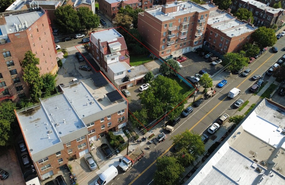 7814 46th Ave, Elmhurst, NY for sale - Primary Photo - Image 1 of 4