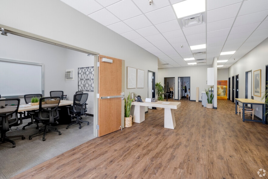 1315 E Gibson Ln, Phoenix, AZ for lease - Interior Photo - Image 3 of 20