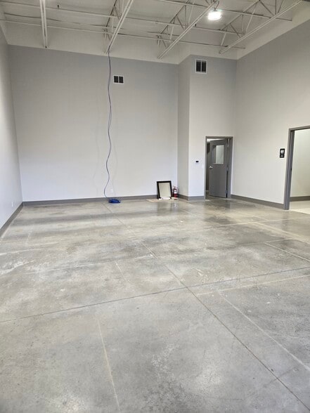 1180 Devin Dr, Norton Shores, MI for lease - Building Photo - Image 3 of 11